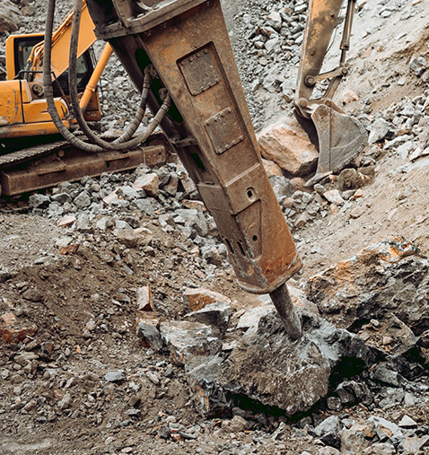 Zerkleinerter Beton aus dem Baustoffrecycling zur Wiederverwendung im Erdbau